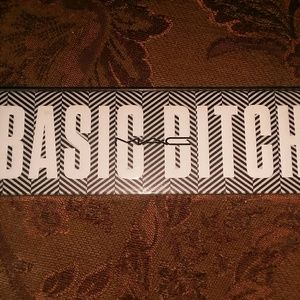 M.A.C Basic bitch eye palette